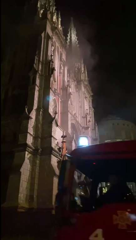 Пожарные на месте ЧП dqxikeidqxidqeant