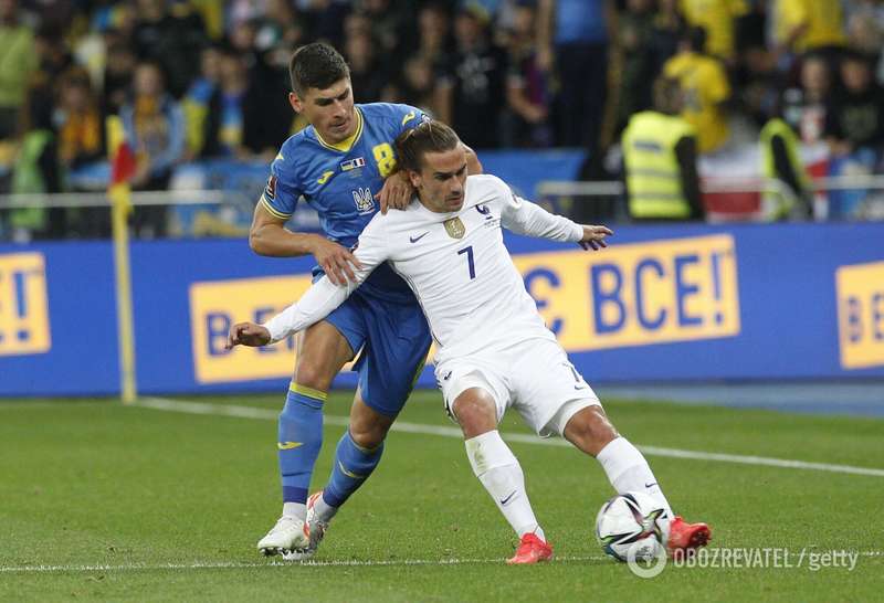 Руслан Малиновский в борьбе с Антуаном Гризманном dqxikeidqxidqrant