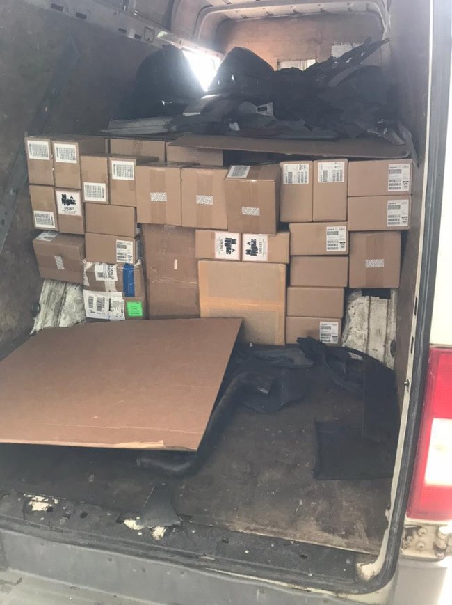 Гражданин хотел незаконно ввезти в страну более 2300 единиц техники Apple, - Госпогранслужба 03