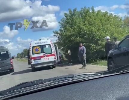 Пострадавшую увезли на скорой.