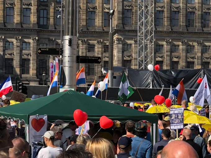 Акція в Амстердамі dqxikeidqxiqkhant