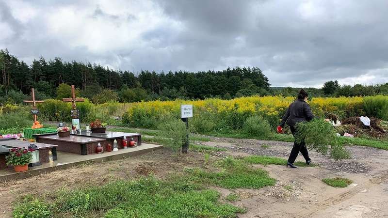 На Львовщине организовали нелегальное кладбище на месте садово-огородного кооператива - 1 - изображение dqxikeidqxiuuant
