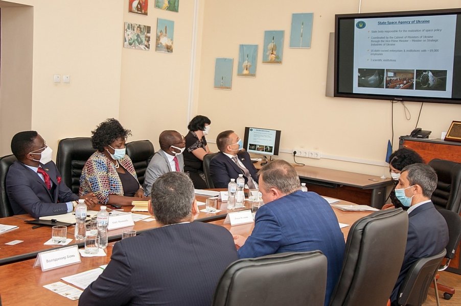 Украина обсудила с Кенией сотрудничество в космосе dqxikeidqxidqrant
