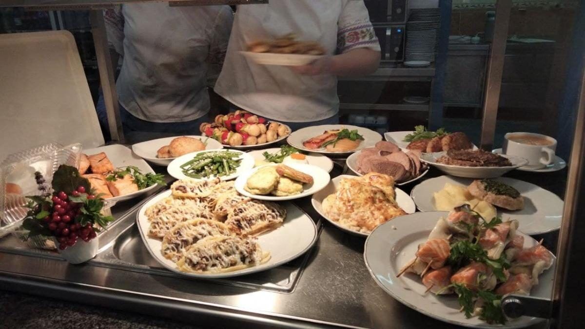 За вторые блюда придется отдать от 39 до 216 гривен.