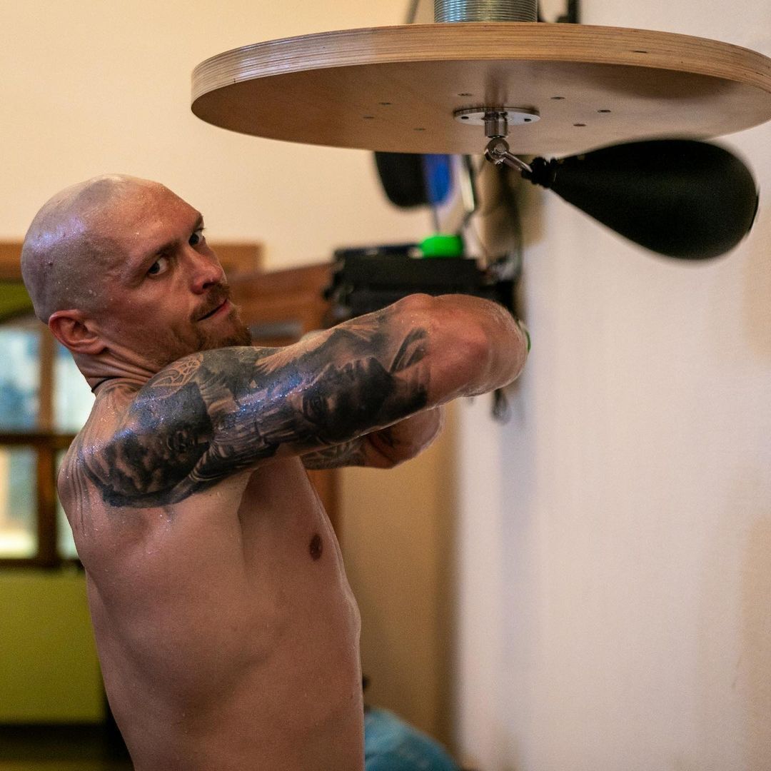 Александр Усик готовится к бою с Джошуа.