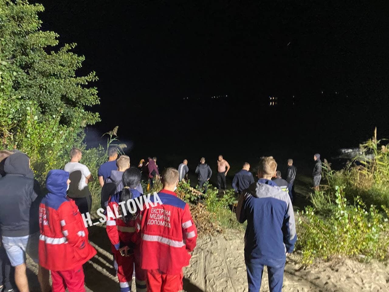 На место прибыли медики и спасатели dqxikeidqxidqrant