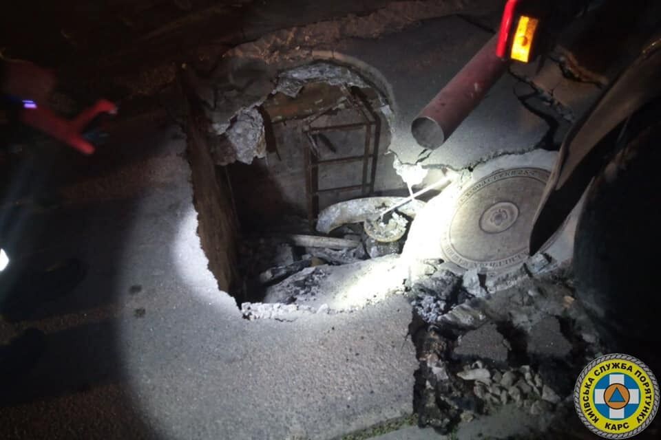 Автотранспорт провалился в колодец газопровода. dqxikeidqxidqrant