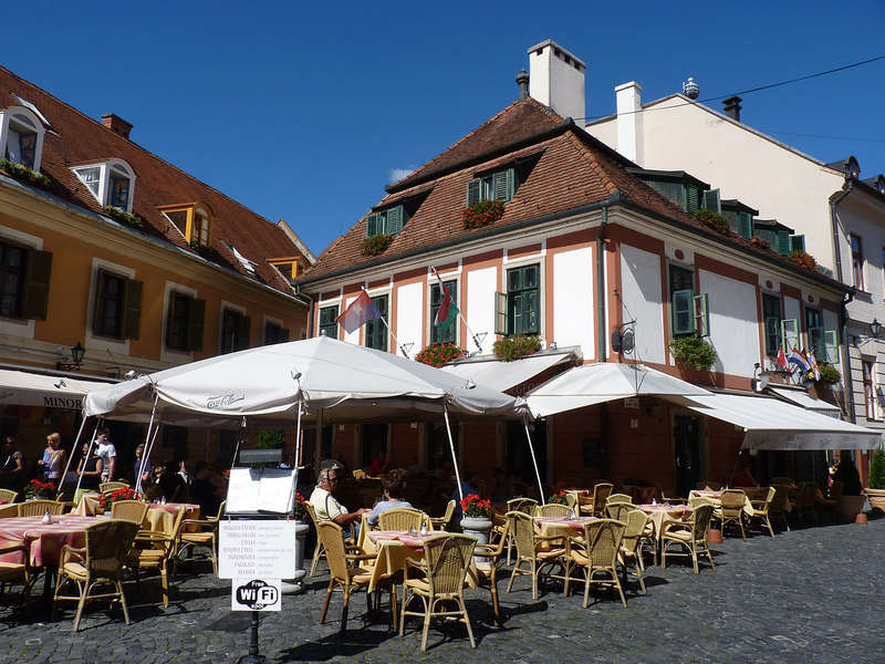 Винодельни, озера и замки: семь самых ярких локаций Венгрии для посещения в сентябре