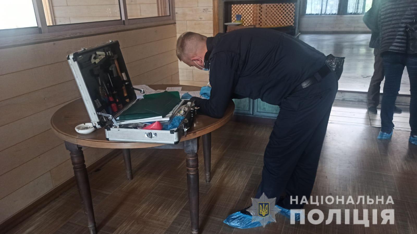 На месте работают правоохранители.