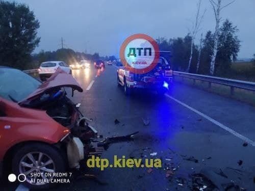 На дороге столкнулись две машины