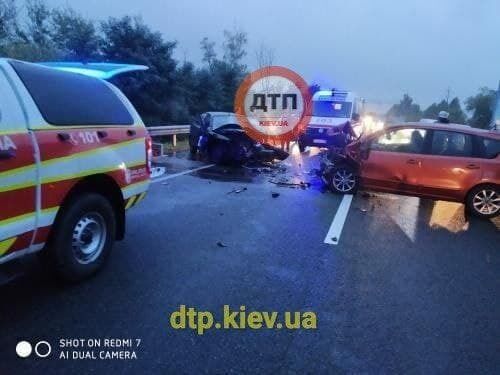 Авто получили повреждения