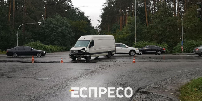 Volkswagen Crafter спровоцировал ДТП в Киеве: погибла девушка-пешеход, - СМИ 08