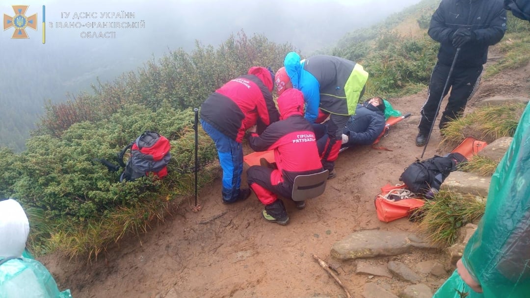 В Карпатах пострадала туристка, которая спускалась с Говерлы dqxikeidqxidqrant