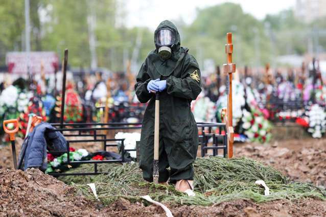 На похоронах умершего от COVID-19. dqxikeidqxidqeant