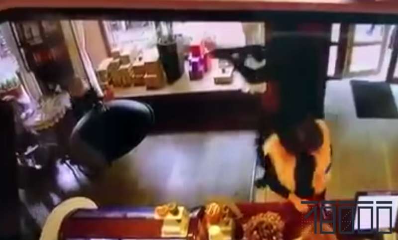 Момент стрельбы в бизнесмена. dqxikeidqxiqdzant