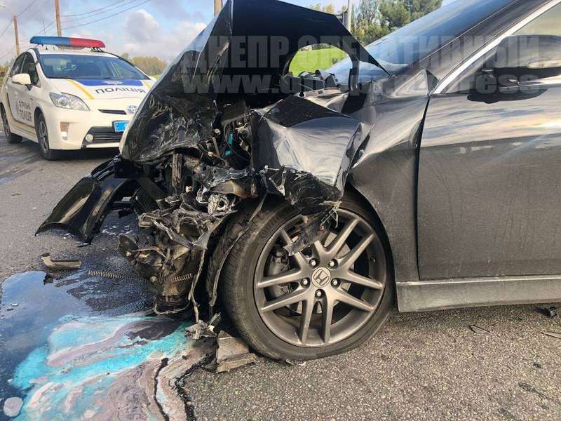 Серьезные повреждения авто.