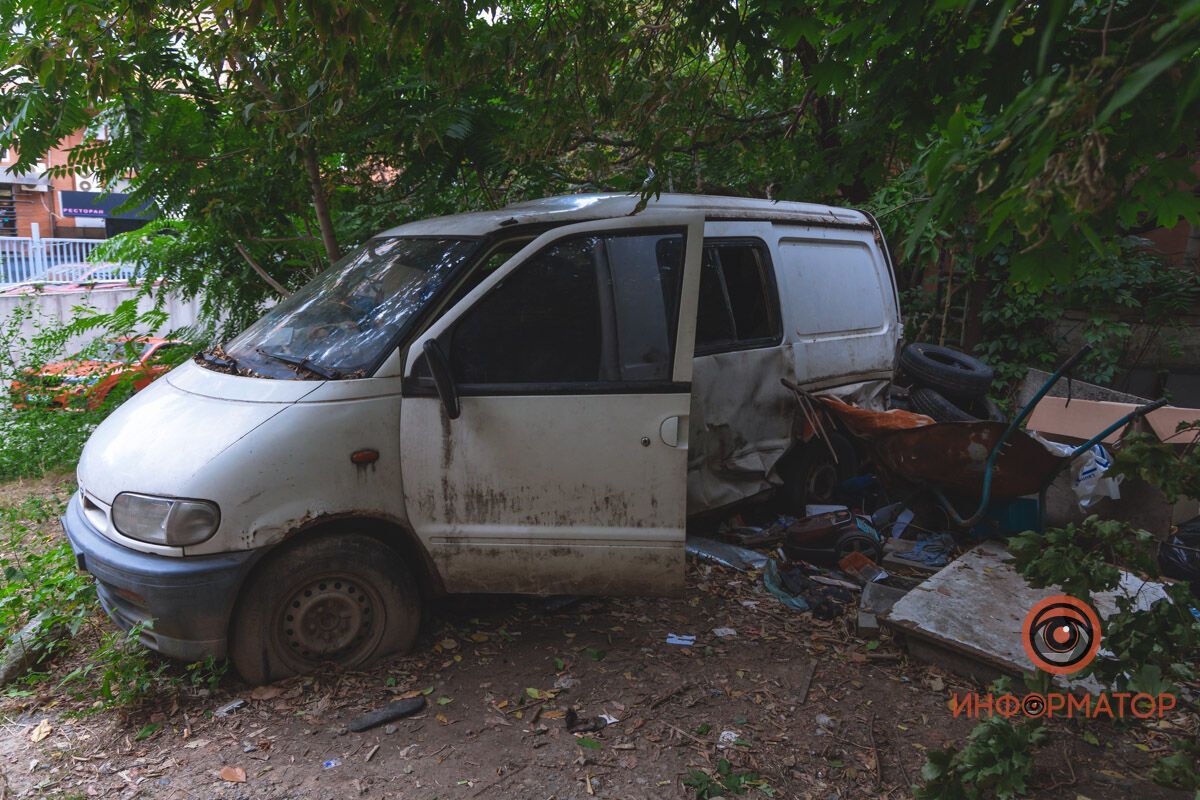 Он работал охранником