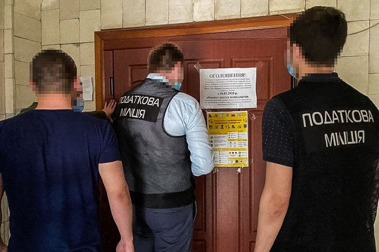 Податкова міліція на рейді dqxikeidqxidqrant