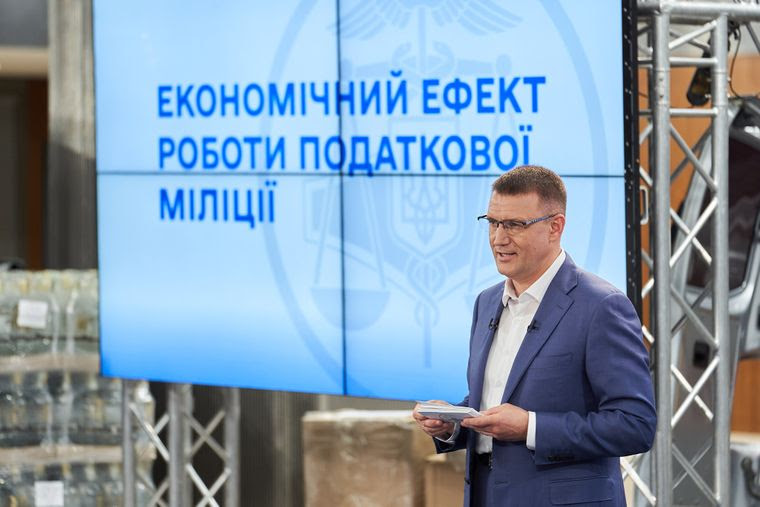 Вадим Мельник розповідає про результати діяльності ДФС за першу половину 2021 року перед представниками бізнес-спільноти, журналістського та експертного корпусу