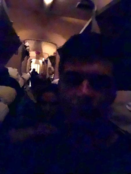 В половине второго ночи пассажиры искали места. dqxikeidqxidqrant