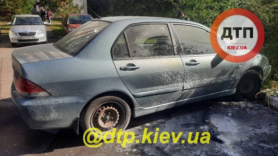 Пожар возник в моторном отсеке. dqxikeidqxidqrant