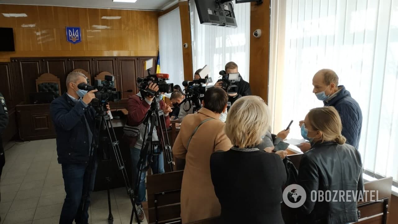 СМИ берут комментарии у прокуроров.