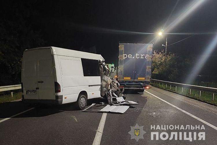 У нищівній ДТП на Тернопільщині 22-річній львів’янці відірвало руку: фото з місця події