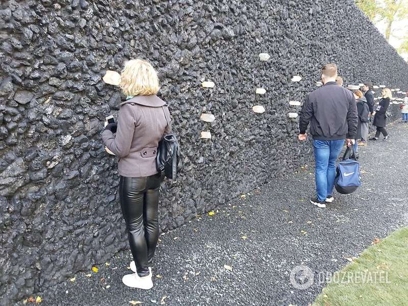 "Хрустальная стена плача" в Бабьем Яру