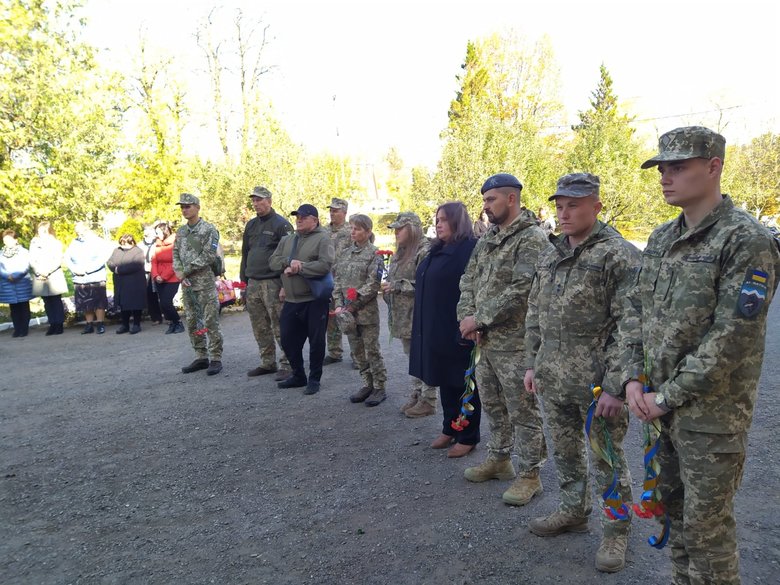 Мемориальную доску погибшему воину Василию Мочернюку установили на Прикарпатье 02 dqxikeidqxidqrant
