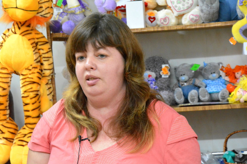 Многодетная мама Юлия Степанченко говорит, что стройка уже забрала у станичников лучший мелкий пляж