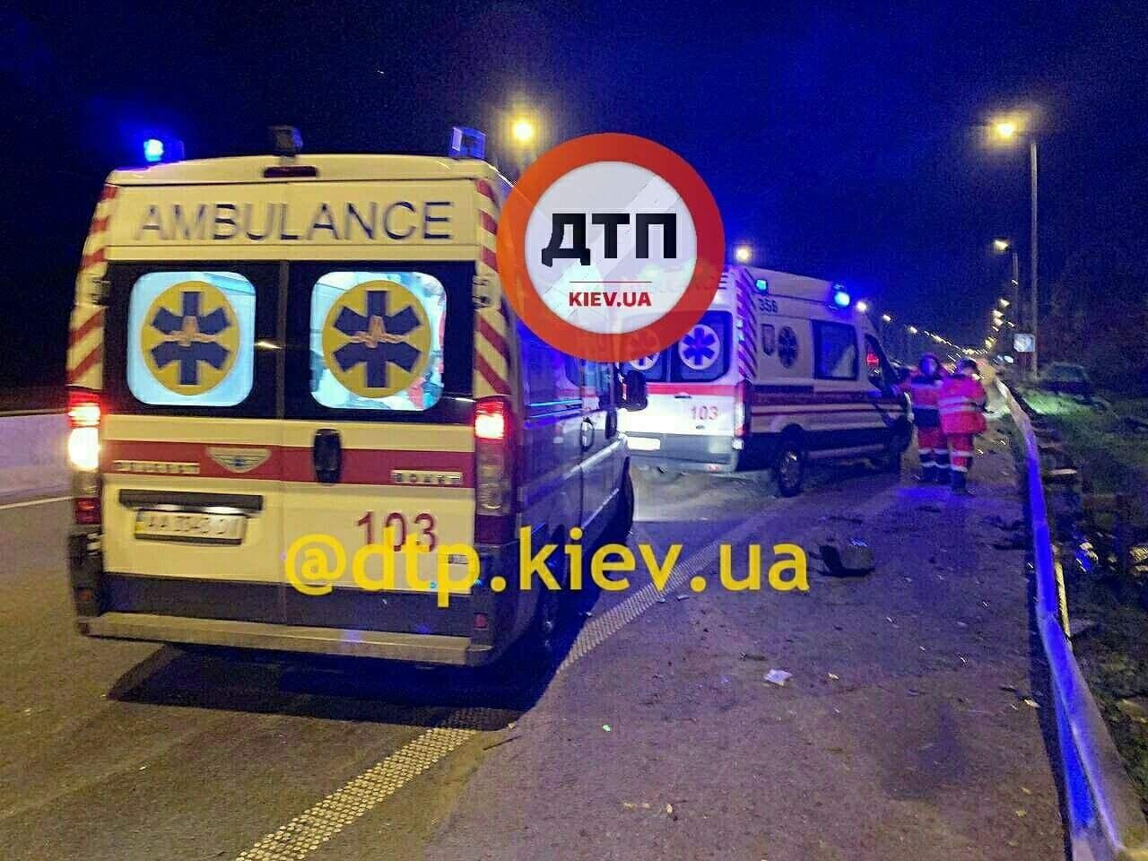 Госпитализировали двух пострадавших.