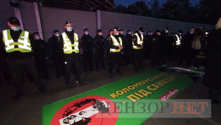  ,   ,  , -            04