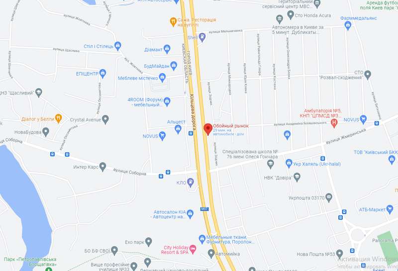 Машина пробила стену павильона. dqxikeidqxidqeant