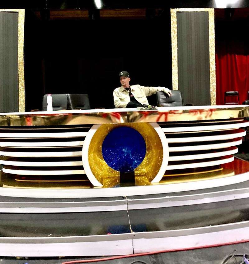 Син Григорія Чапкіса за суддівським столом  Син Григорія Чапкіса за суддівським столом