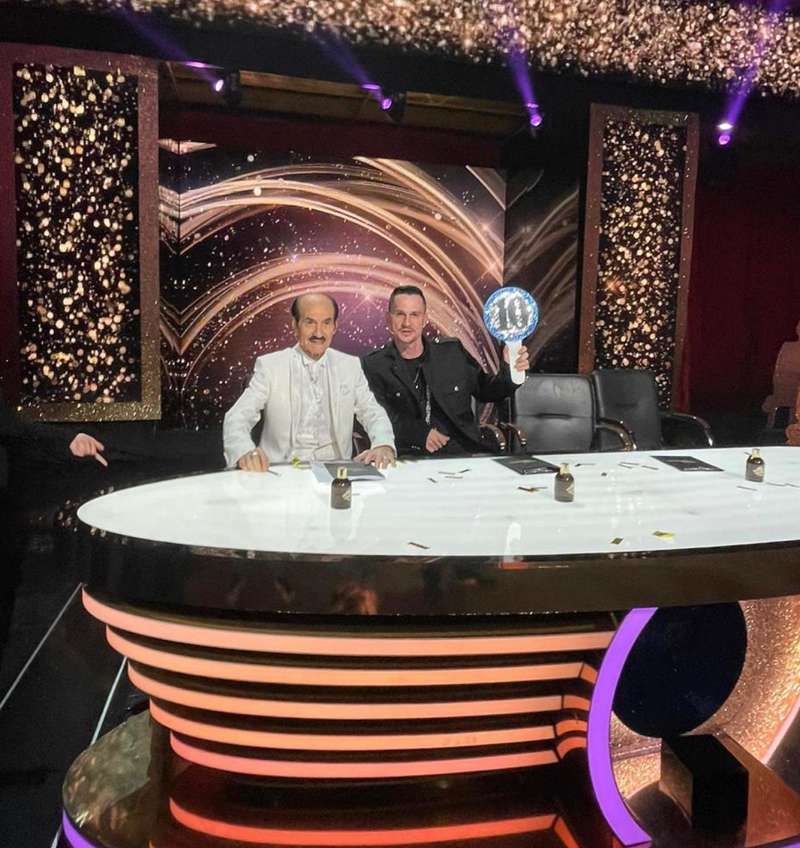 Григорій Чапкіс з сином за суддівським столом  Григорій Чапкіс з сином за суддівським столом