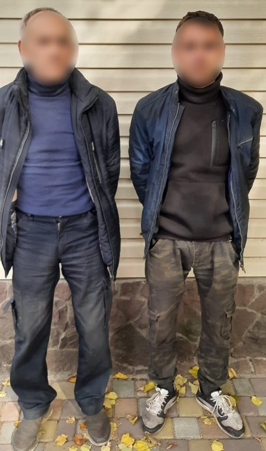 Под Киевом мужчина напал на полицейских с вилами: его остановили выстрелом dqxikeidqxidqrant