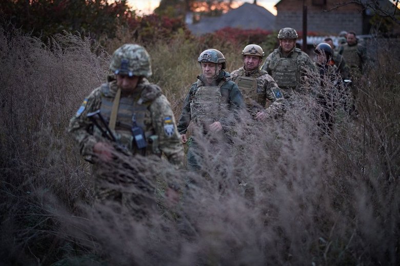 Зеленский посетил передовые позиции украинских воинов на Донбассе 06
