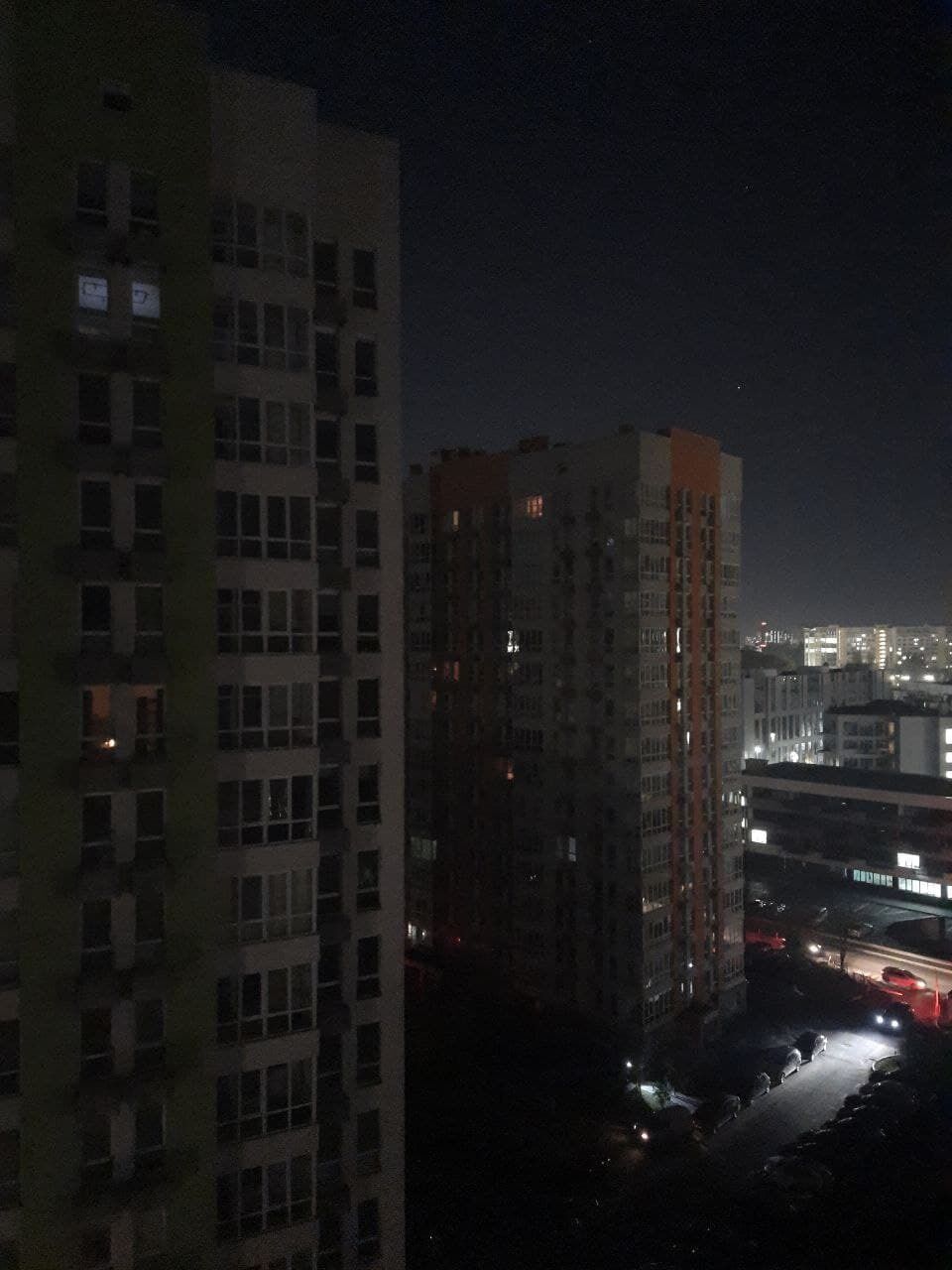 Восемь многоэтажек остались без электричества.