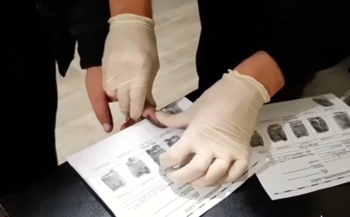 Мошенники забирают у своих жертв все сбережения, а найти их непросто.