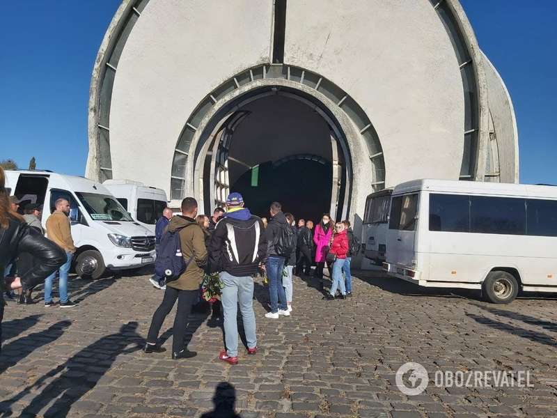 Прощание с Еленой dqxikeidqxixqant