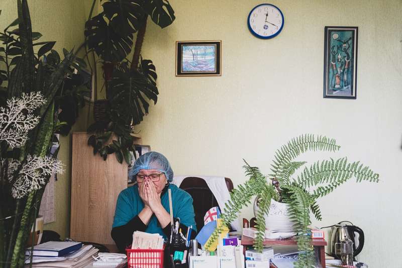 Возможно, это изображение (1 человек и в помещении)