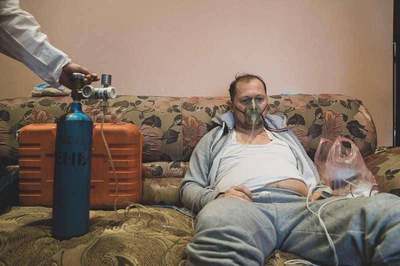 Возможно, это изображение (1 человек и в помещении)