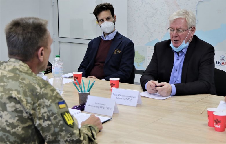 Спецпредставитель ЕС по правам человека Гилмор посетил район проведения ООС 03