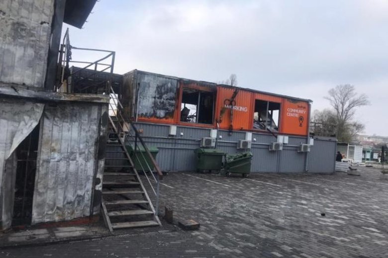 Как сжигают автомобили полицейским и политикам и почему поджигатели не боятся видеокамер 04 Как сжигают автомобили полицейским и политикам и почему поджигатели не боятся видеокамер 04