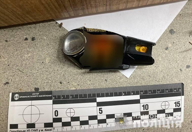 Злоумышленник забрызгал слезоточивым газом лица работников