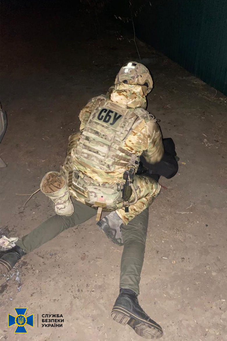 Двое полицейских задержаны на Полтавщине на взятке 1400 долларов, - СБУ 02 dqxikeidqxidqeant