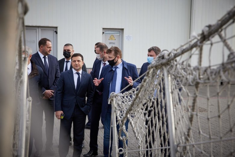 Зеленский в Одессе осмотрел ледокол Ноосфера, купленный государством для украинских полярников 02 dqxikeidqxidqeant
