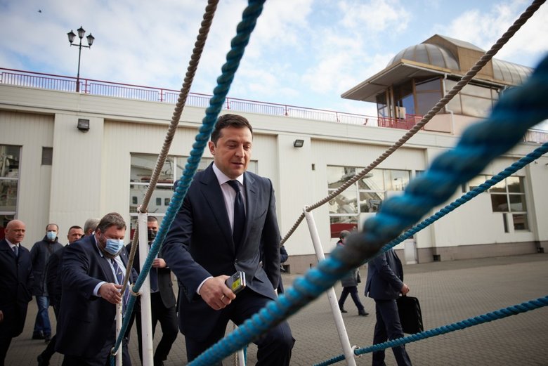 Зеленский в Одессе осмотрел ледокол Ноосфера, купленный государством для украинских полярников 03