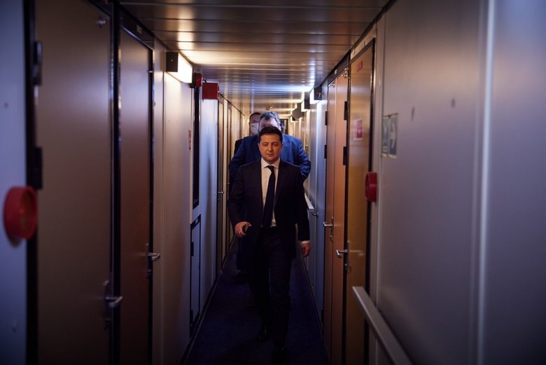 Зеленский в Одессе осмотрел ледокол Ноосфера, купленный государством для украинских полярников 04