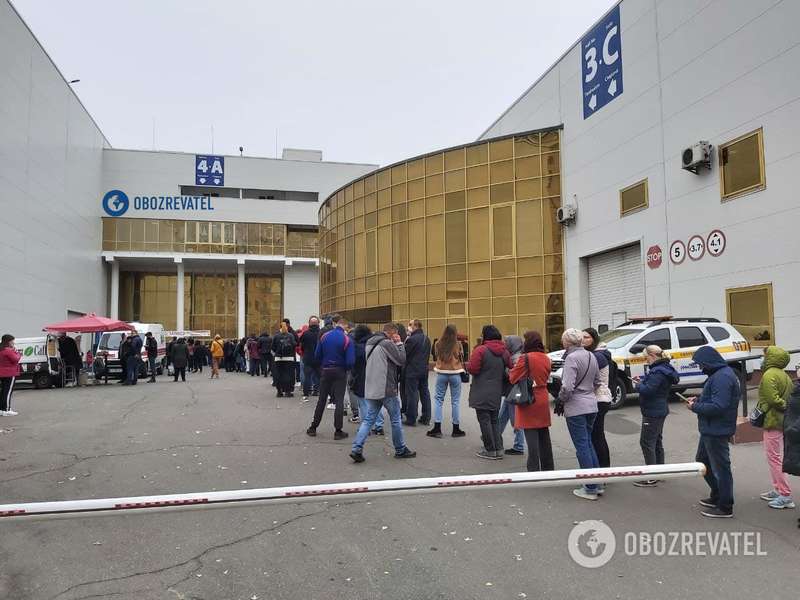 Очередь на вакцинацию в Киеве. dqxikeidqxidqeant